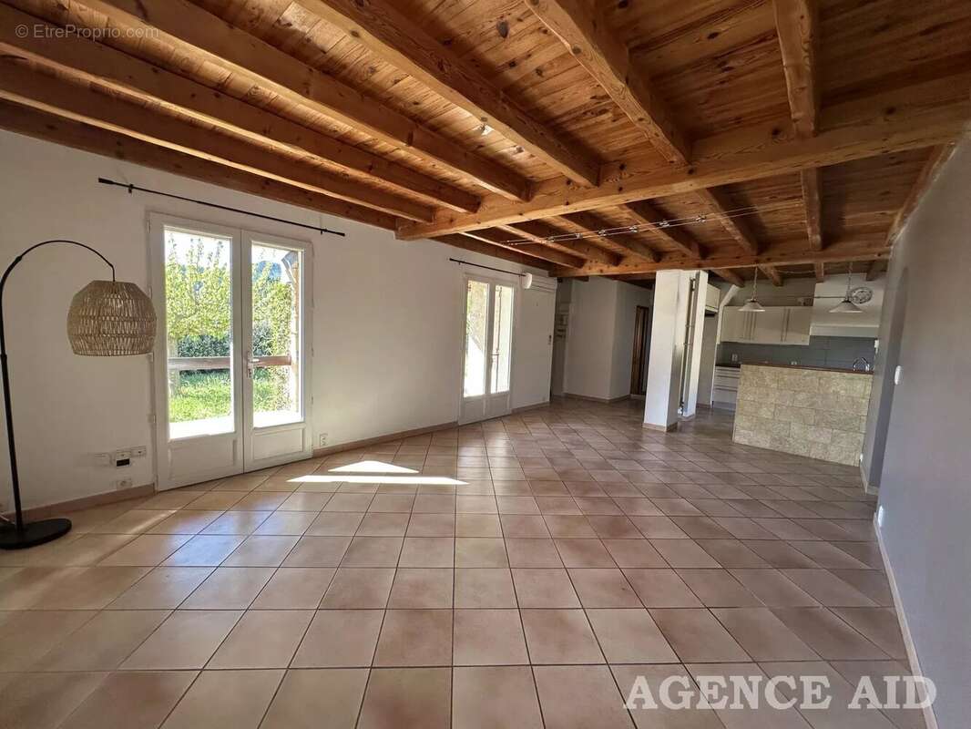 Maison à CUGES-LES-PINS