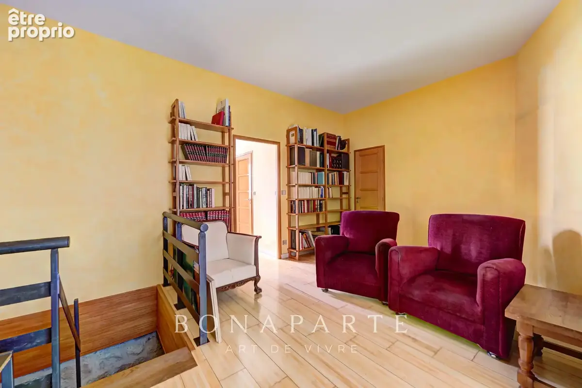 Au pied du métro marcel-sembat — souplex de 118 m² au sol - photo 6