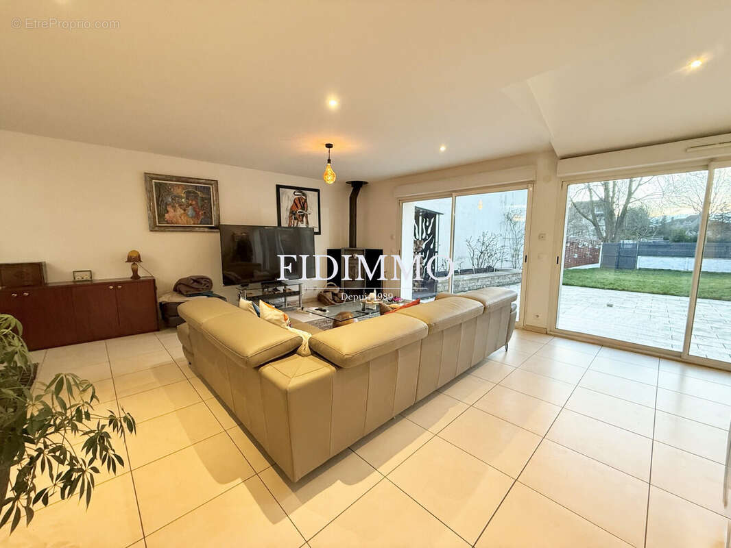 Maison à CHENNEVIERES-SUR-MARNE