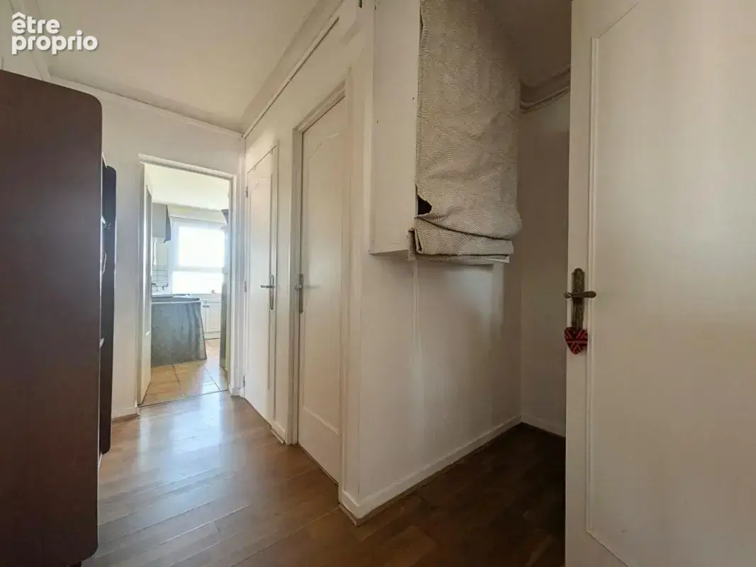 Appartement lumineux de 88 m² avec balcon, ascenseur et vue dégagée - photo 3
