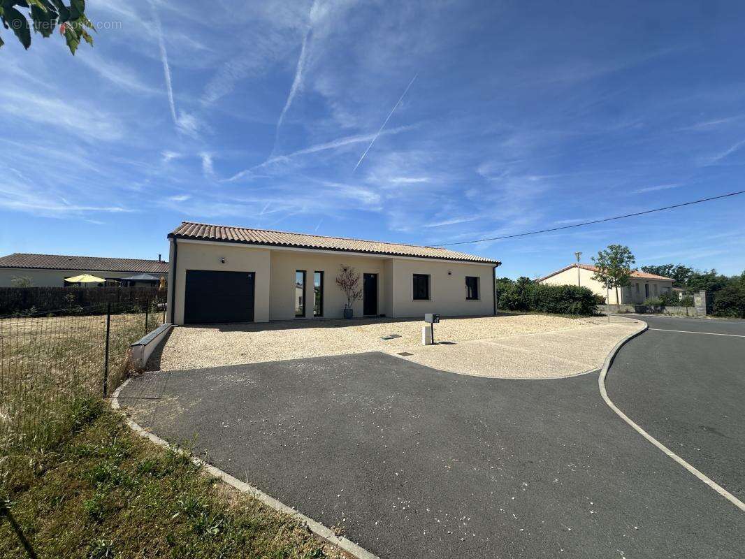 Maison 120 m² à Roches-Premarie-Andille  - photo 7