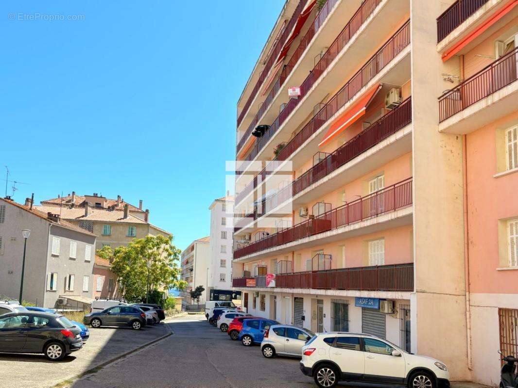 AJACCIO, appartement T3 de 70m² au 5ème étage - photo 8