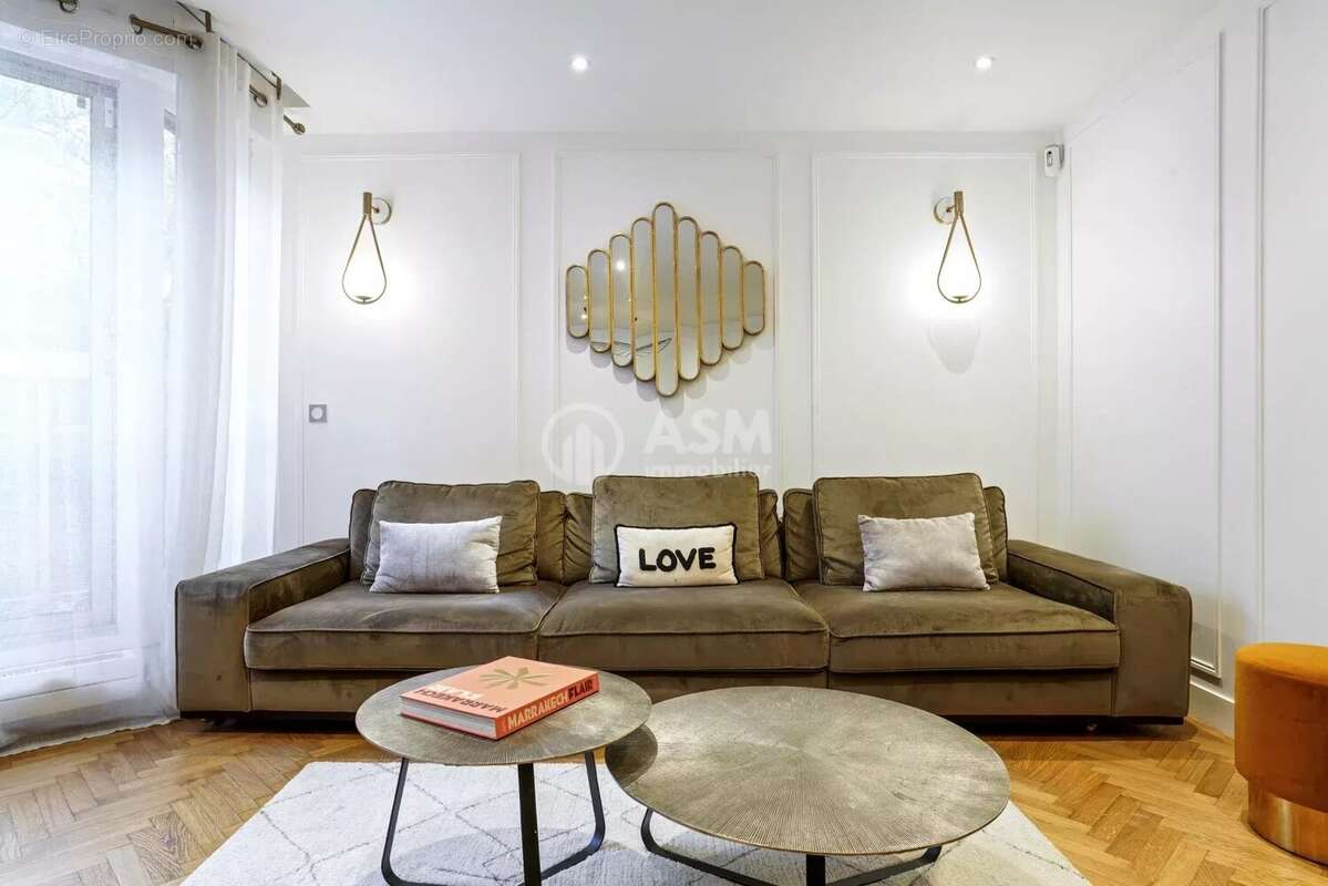 Appartement à COURBEVOIE