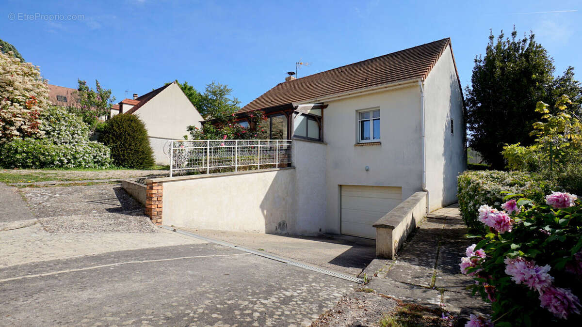 Maison à ISSOU