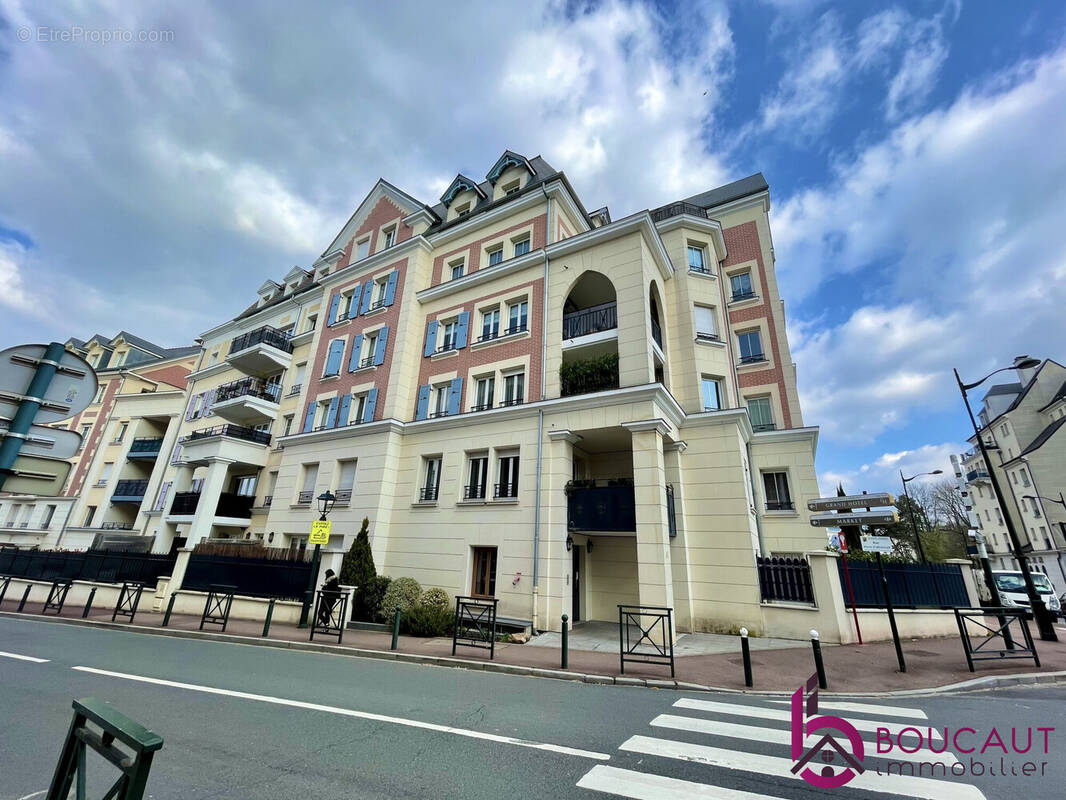 Appartement à LE PLESSIS-ROBINSON