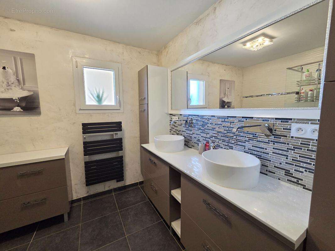 Maison à SAINT-GERVAIS-SUR-ROUBION