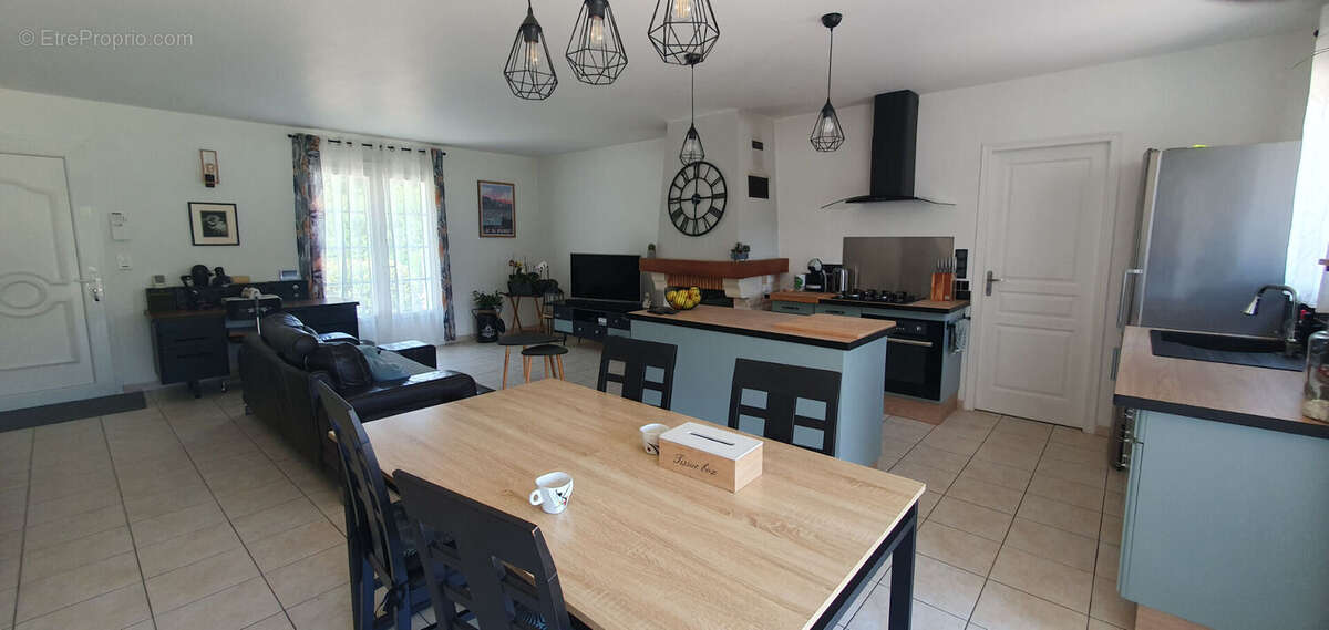 Challans - Maison 5 pièces 82 m2 - Terrain 985m² - photo 4