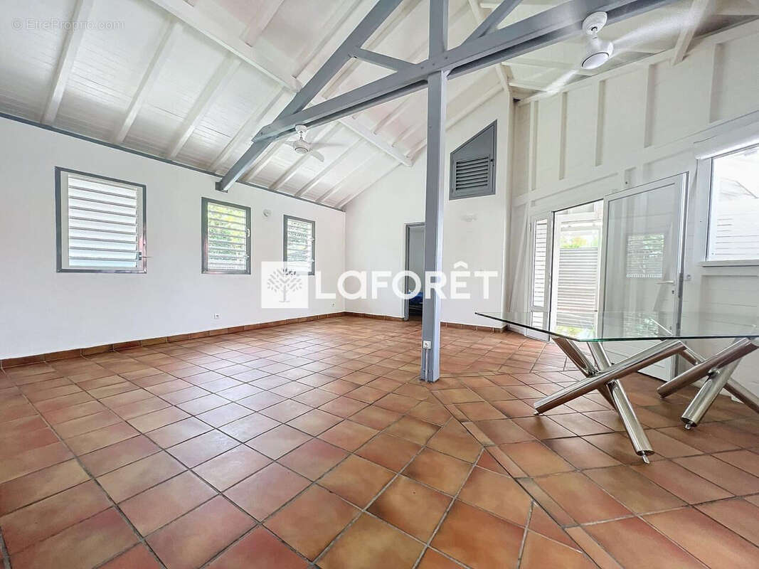 Maison F4  à Sainte Anne avec garage et piscine - photo 11