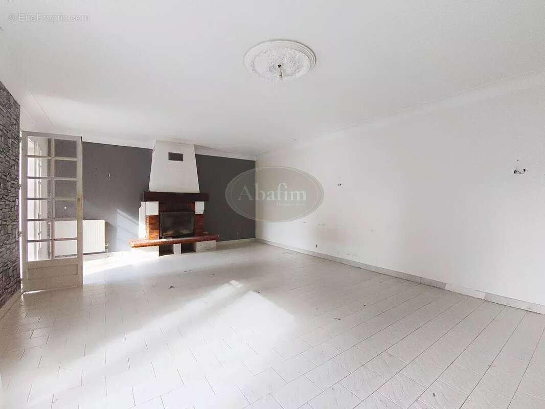 Maison à VILLECOMTAL-SUR-ARROS