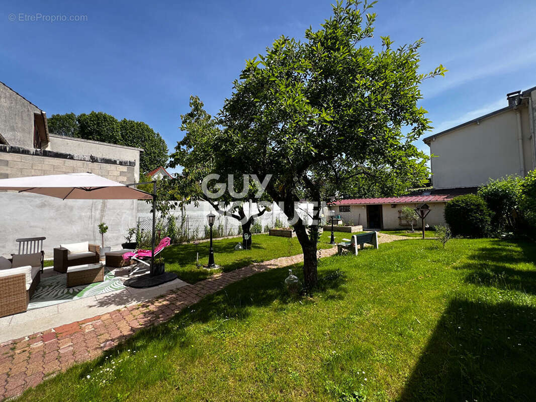 Maison à CHAMPS-SUR-MARNE
