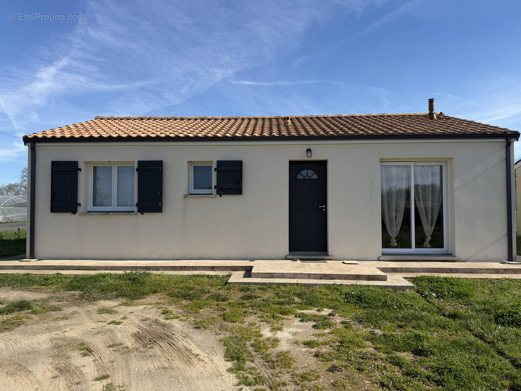 Maison à LA ROCHE-CHALAIS