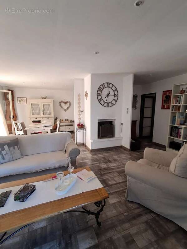 Maison à SAINT-JULIEN-DE-PEYROLAS