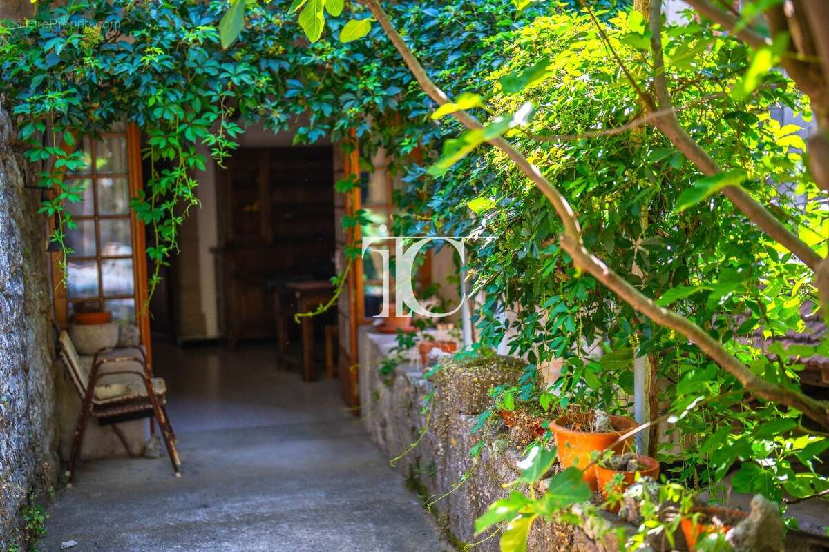 Maison à SAINT-PAUL-LE-JEUNE