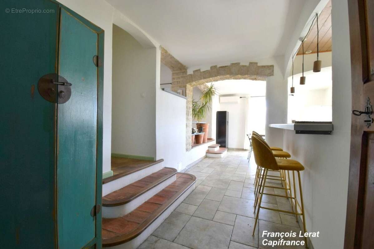 Maison à vendre 7 pièces MANOSQUE (04) - Quartier La Rochette - 169 m² habitable - 4 chambres - Piscine - Garage - 647 000 € hon - photo 8