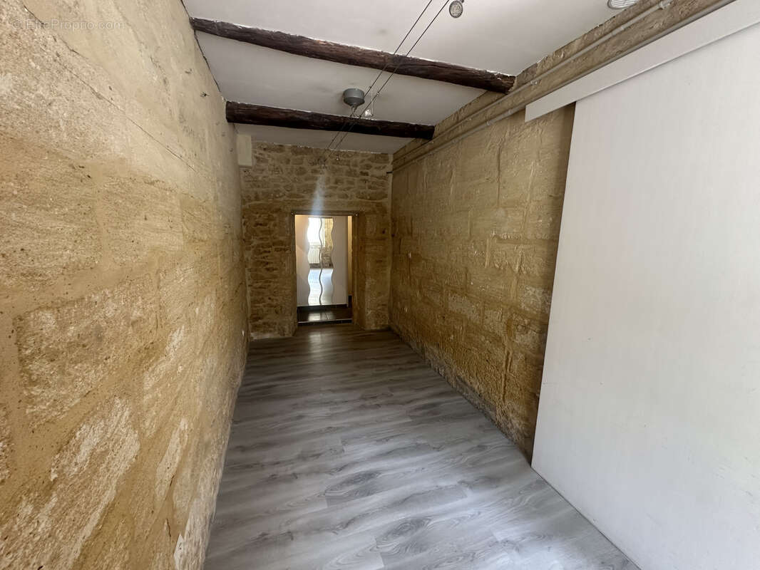 Appartement à REMOULINS