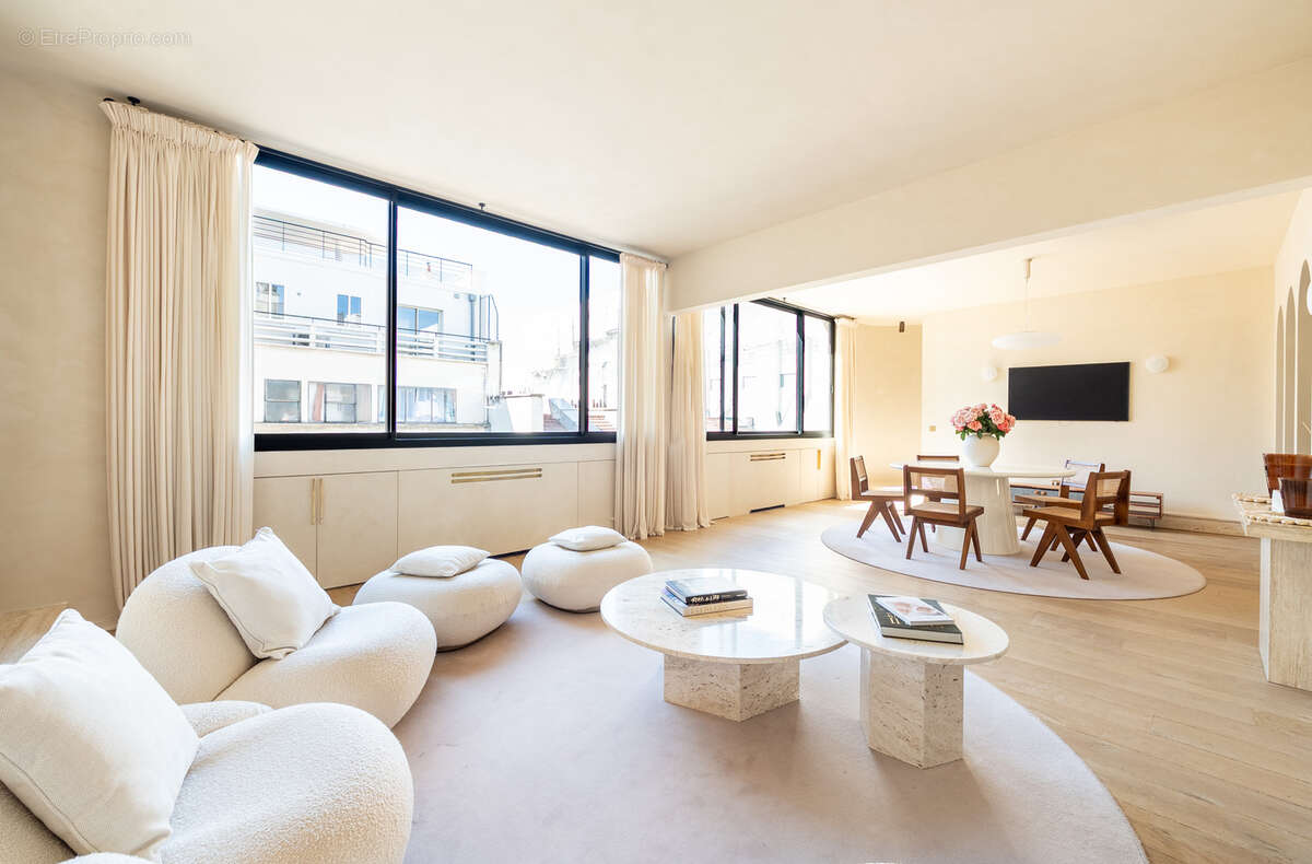 Appartement à PARIS-8E