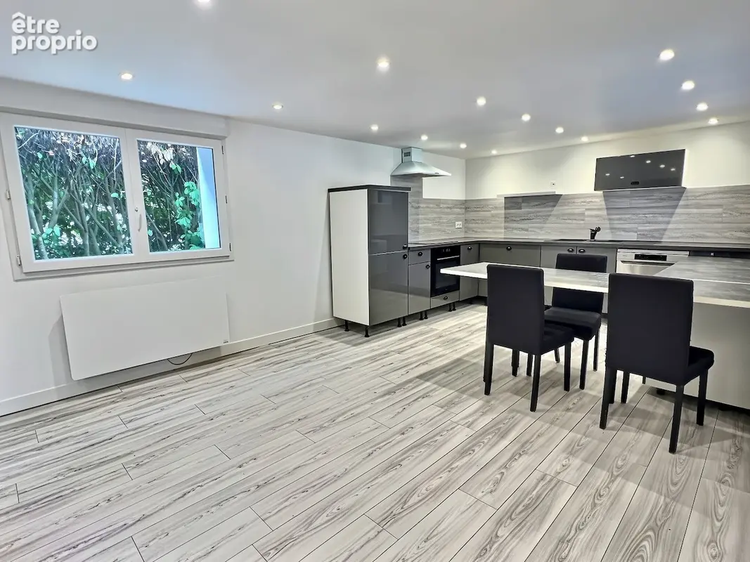 À Villeneuve-sur-Lot, découvrez cette maison d'environ 115 m², idéalement située à proximité des commodités, du collège Anatole  - photo 5