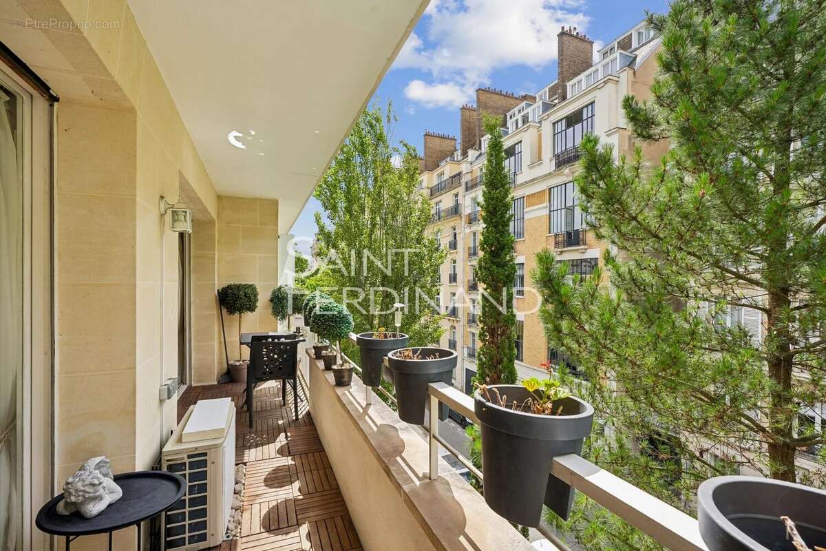 Appartement à NEUILLY-SUR-SEINE