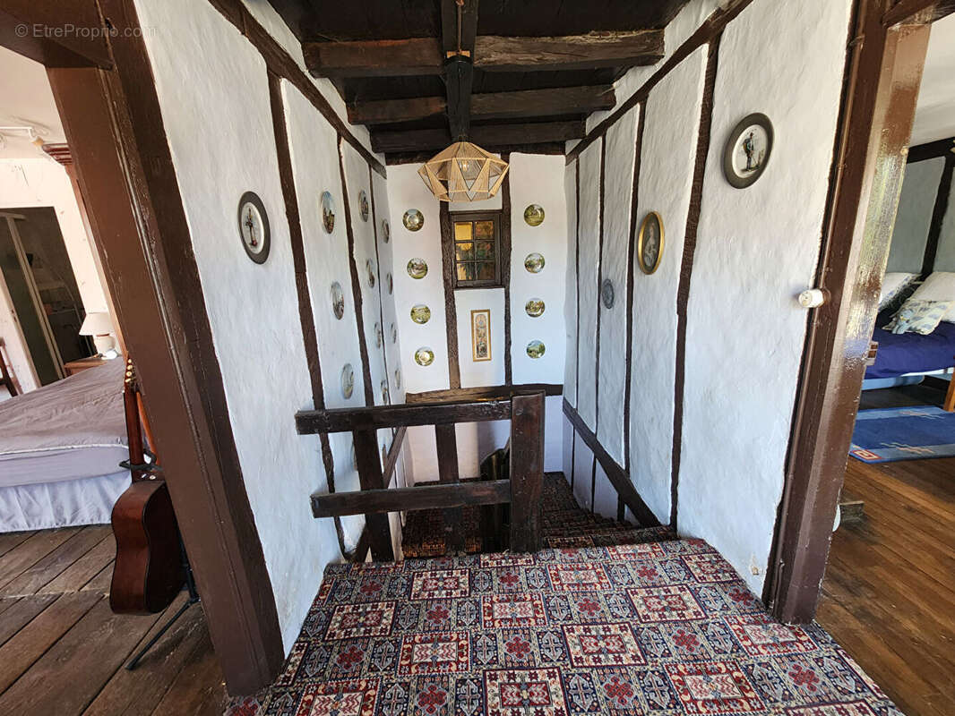 Maison Saint Martial Sur Isop 5 pièce(s) -quatre chambres avec grange, garage/dépendances et jardin - photo 6
