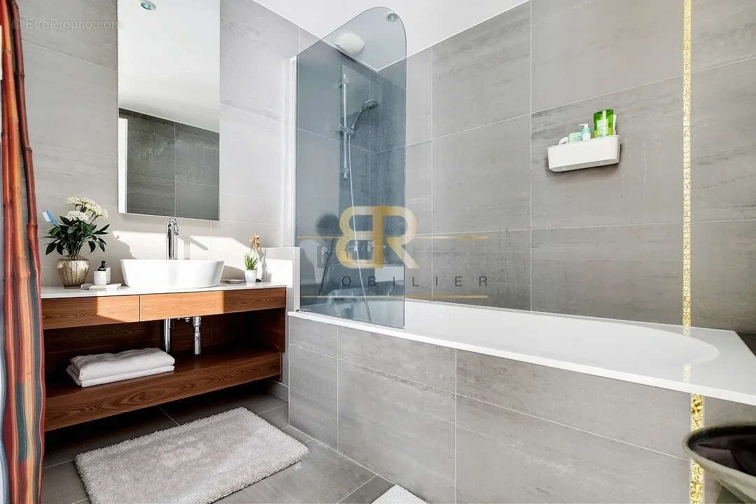 Appartement à PARIS-1E