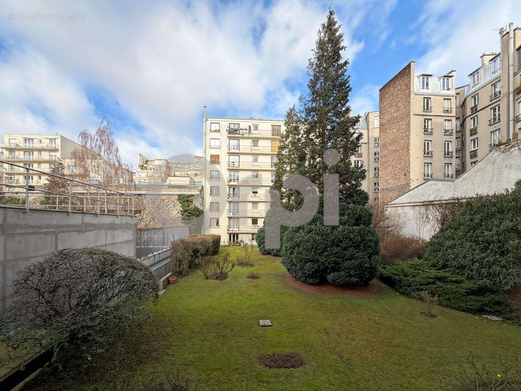 Appartement à PARIS-20E