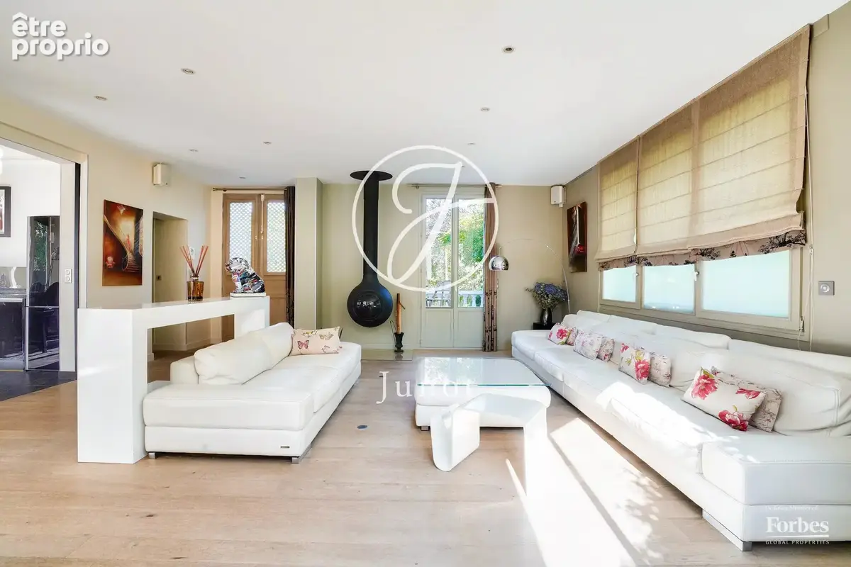 Le Vésinet - SUD - Maison - 6 chambres - 300m² - Terrain 1800m² avec piscine. - photo 10