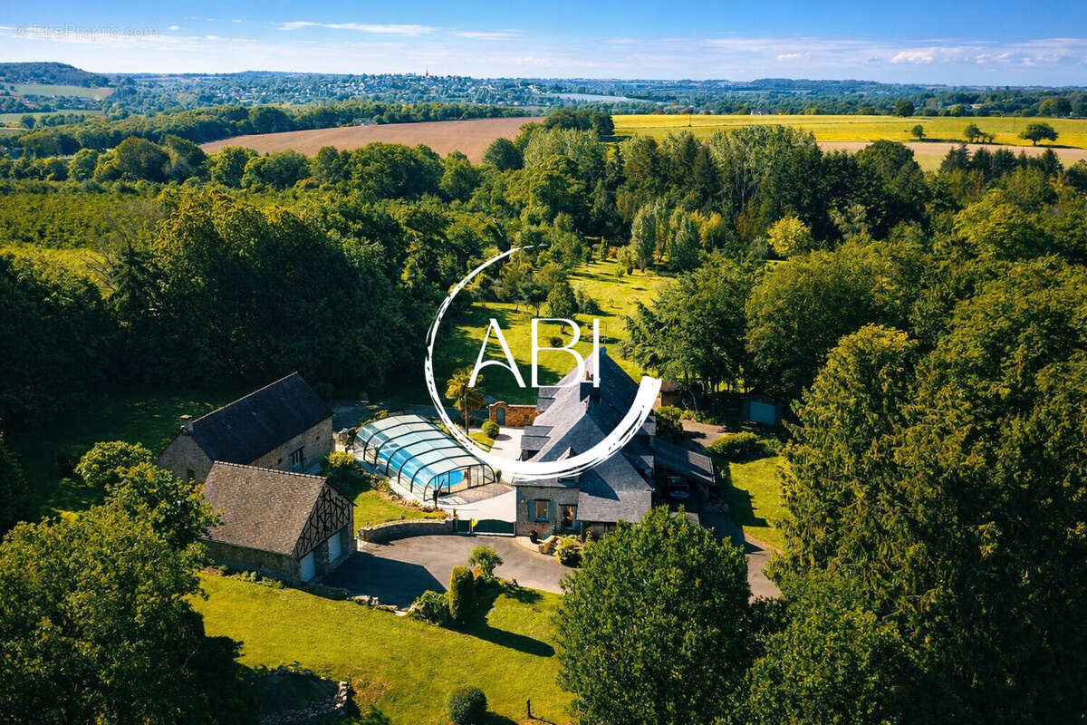 Maison à SAINT-GEORGES-BUTTAVENT