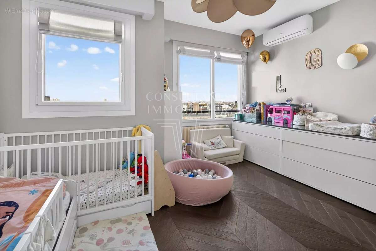 Appartement à NEUILLY-SUR-SEINE