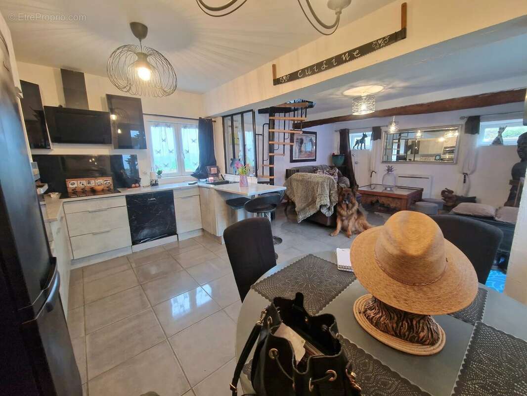 Maison à COURBEPINE