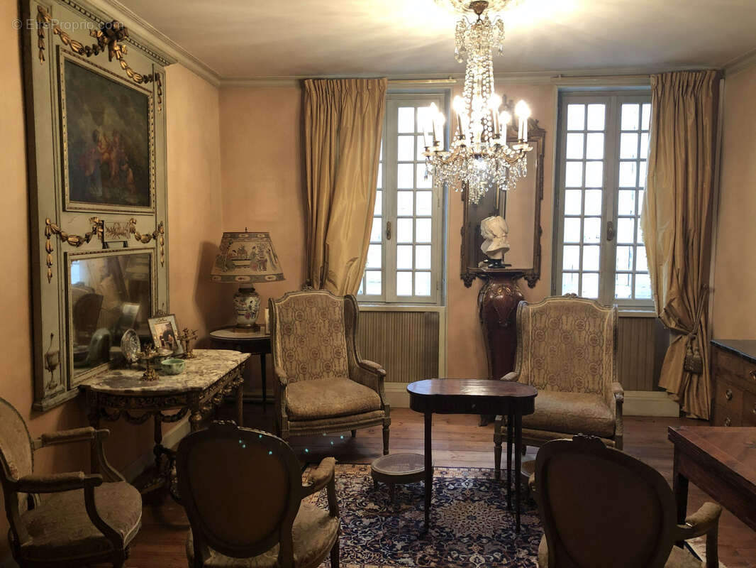 Maison à BARBEZIEUX-SAINT-HILAIRE