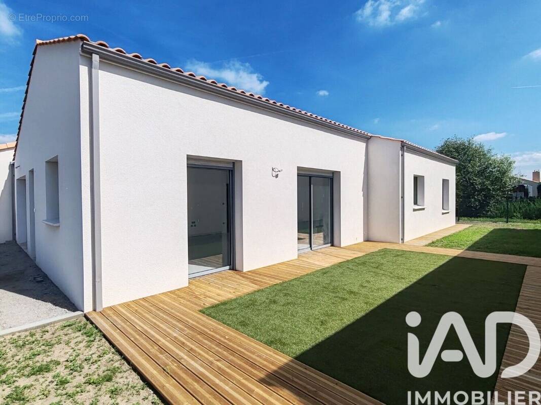 Photo 1 - Maison à LE PERRIER
