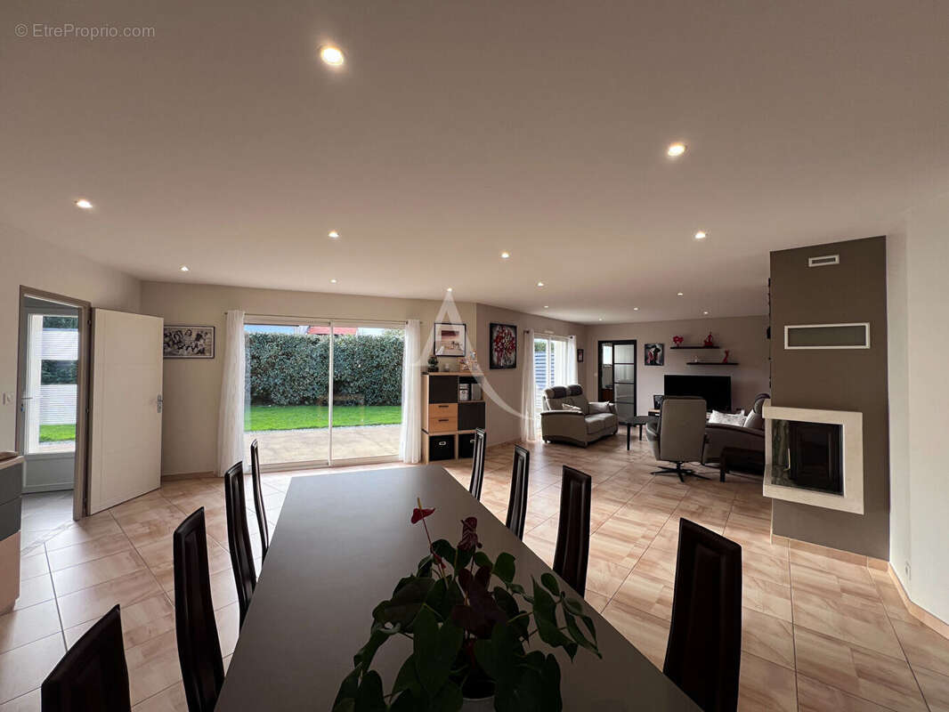 Maison à BEAULIEU-SOUS-LA-ROCHE