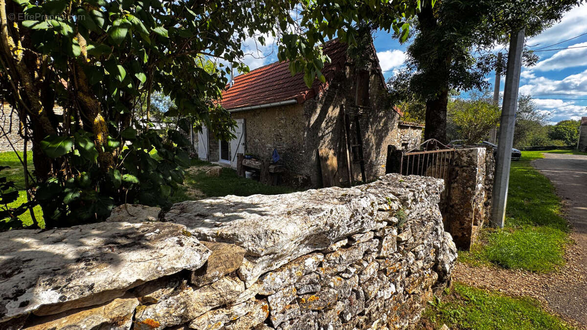Beau potentiel de rénovation dans un hameau calme et typique du Lot - photo 10