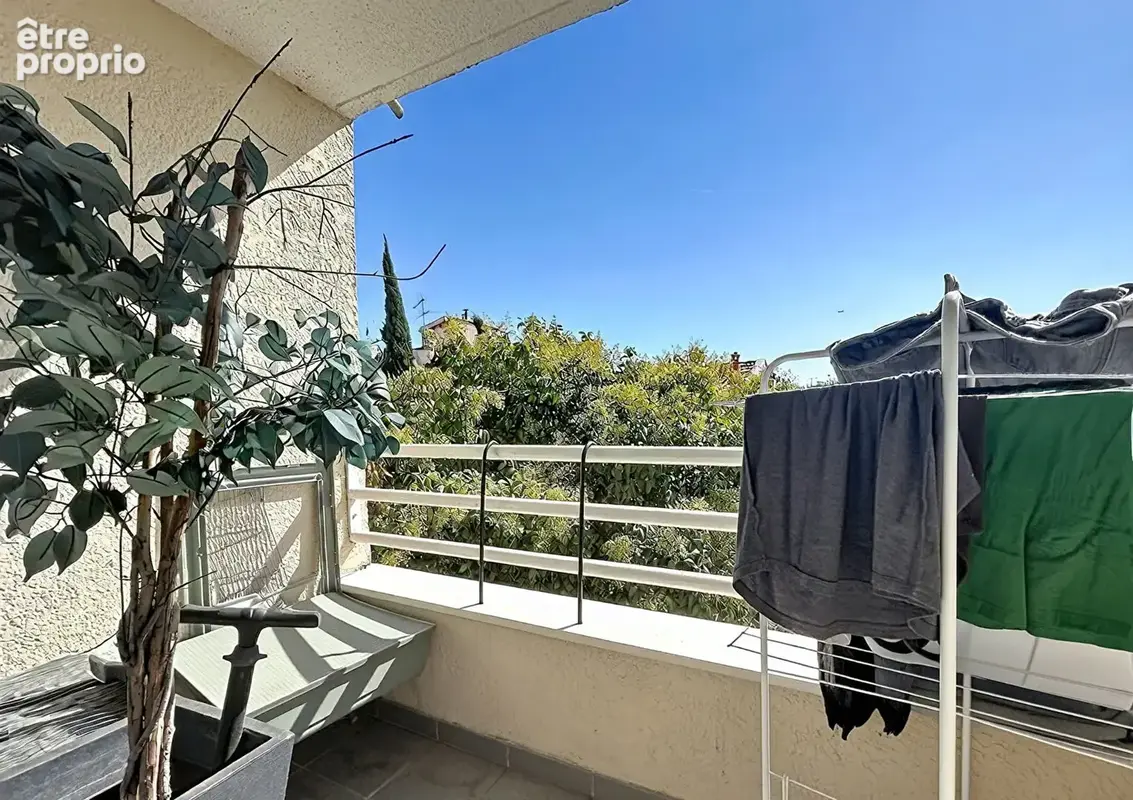Appartement T2 - SAINT-BRUNO - Balcon et parking - photo 3