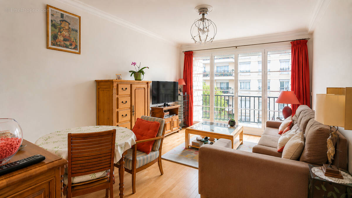 Appartement à COURBEVOIE