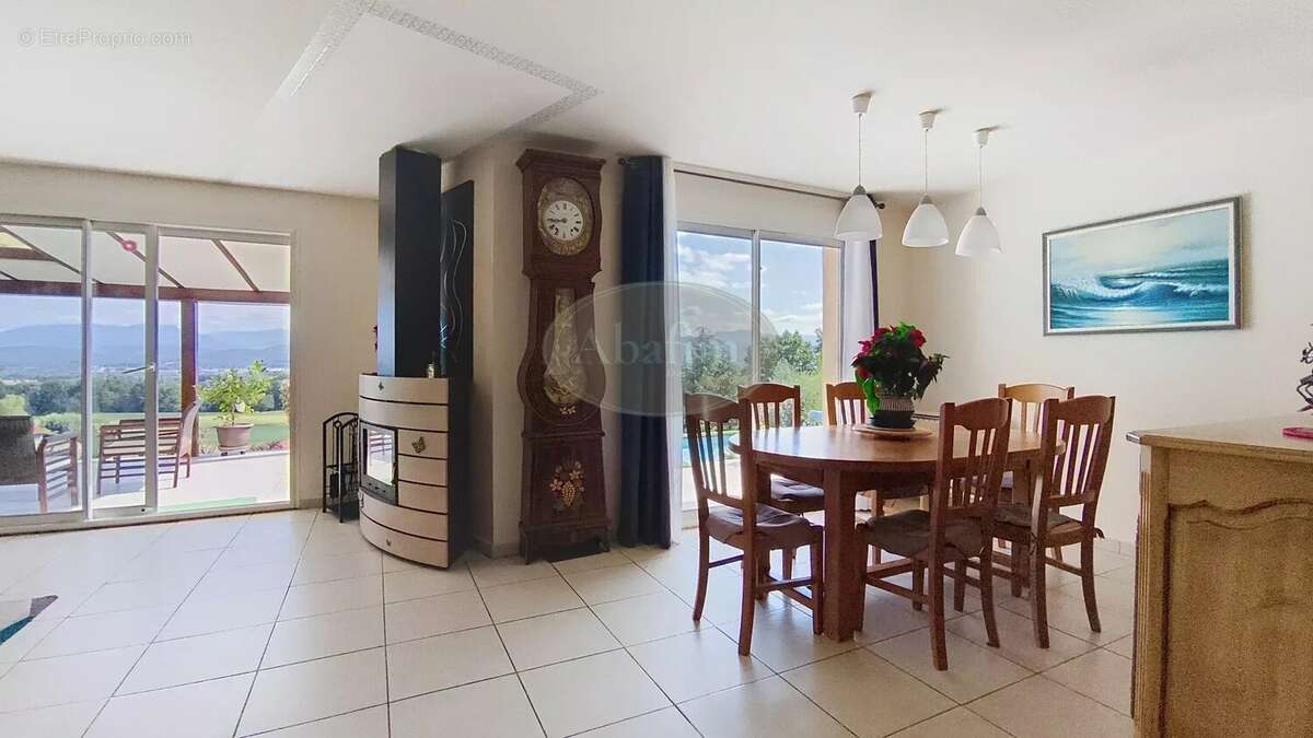 Maison à VILLENEUVE-DE-RIVIERE