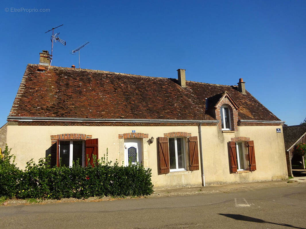 Maison à GREEZ-SUR-ROC