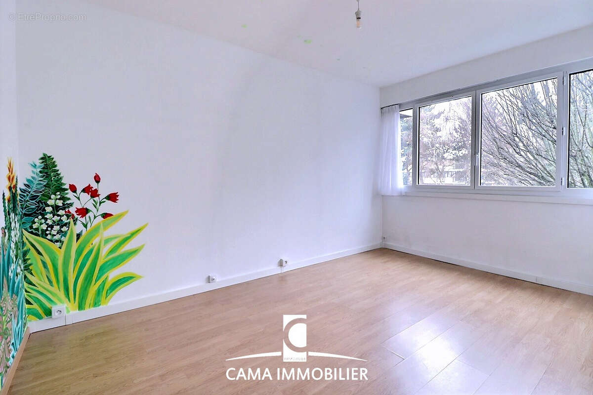 Appartement à FONTENAY-LE-FLEURY