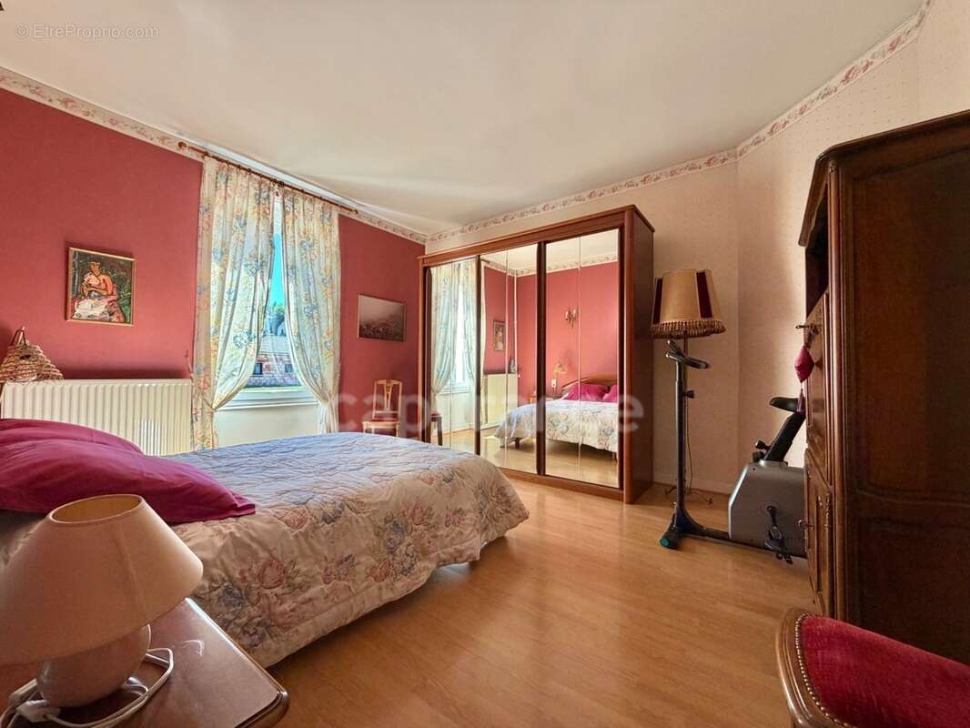 Ensemble immobilier : maison + appartement independant + garage de 135m2 + dependances et terrain clos – rare sur le secteur - photo 15