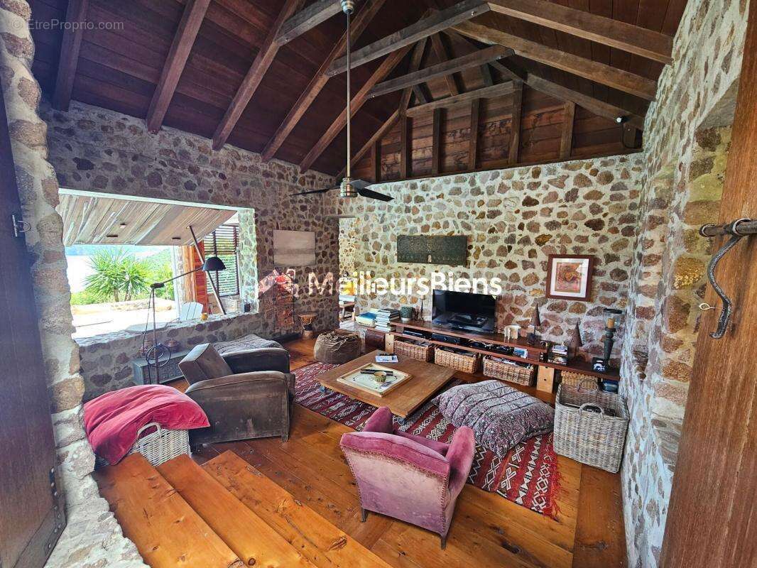 Maison à TERRE-DE-BAS