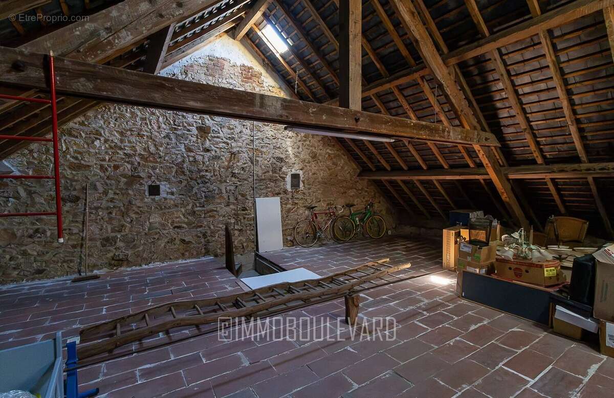 Maison avec jardin et garage à St. Maurice près Pionsat - photo 26