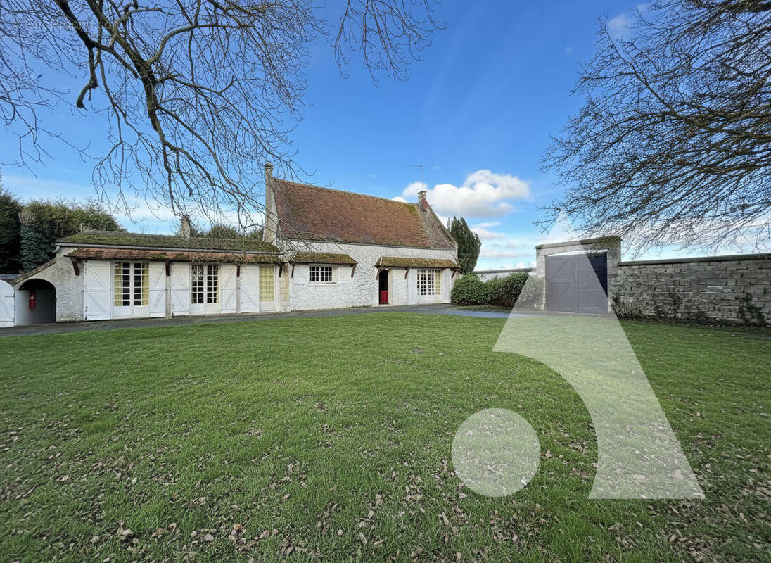 Maison à ESTREES-SAINT-DENIS