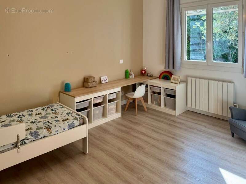 Maison familiale de plain-pied de 150 m², au fond d’une impasse, sans vis-à-vis et au calme - photo 5