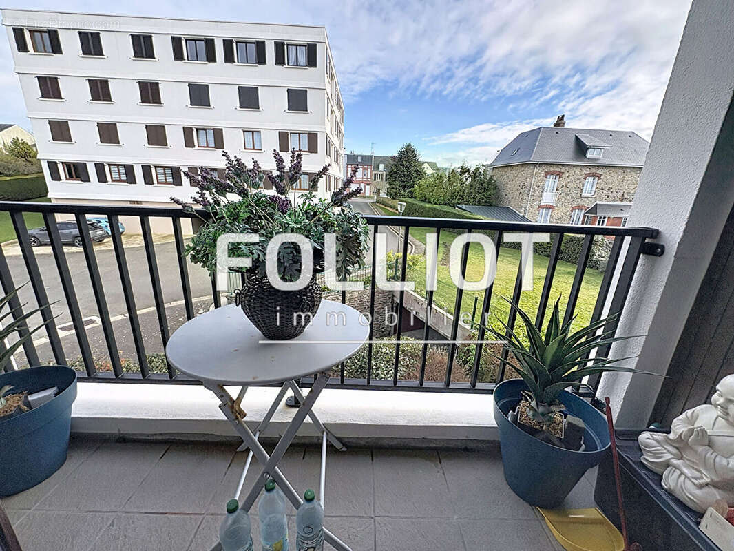 Appartement à DONVILLE-LES-BAINS