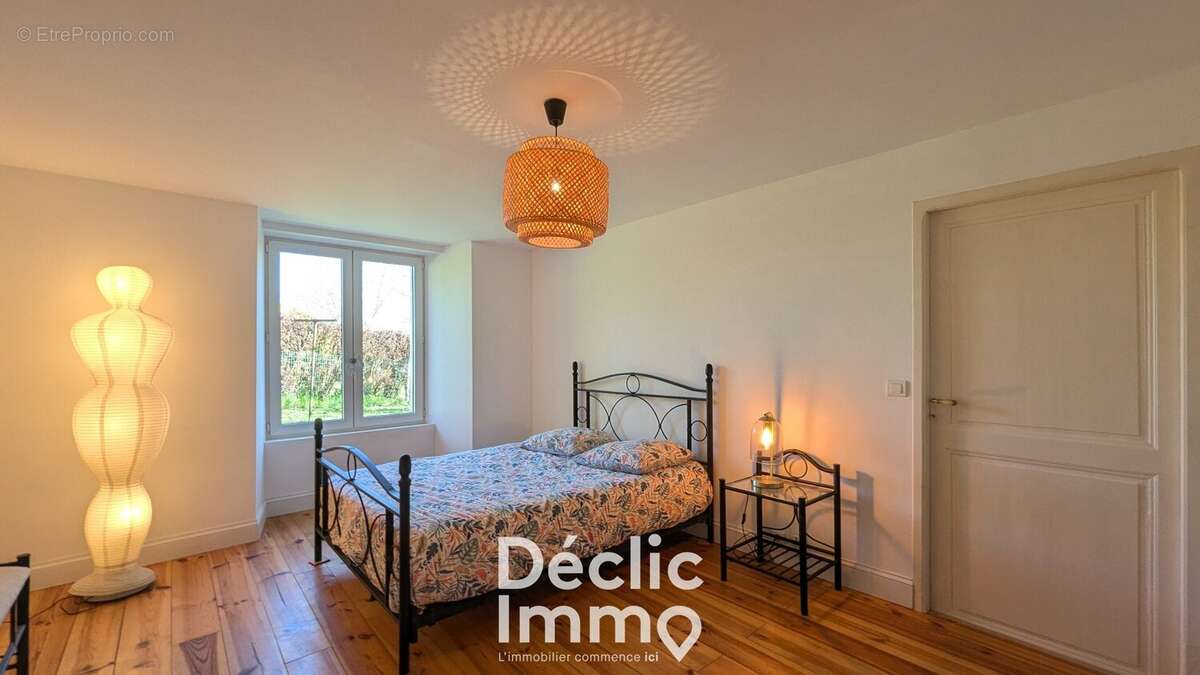 Maison à VILLEBOIS-LAVALETTE