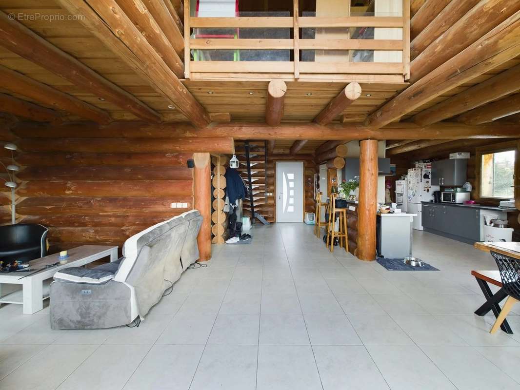 Maison à DOMPIERRE-EN-MORVAN