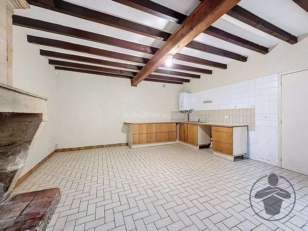 Maison à LES PEINTURES