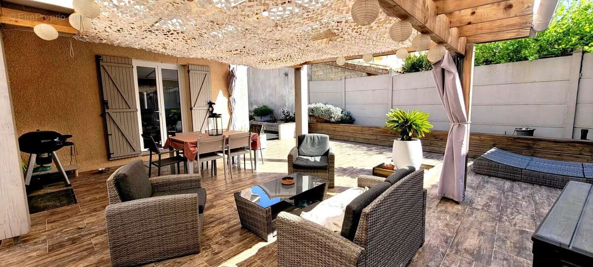 Maison à SAINT-MARTIN-LACAUSSADE