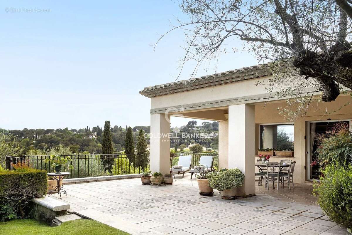 Maison à VALBONNE