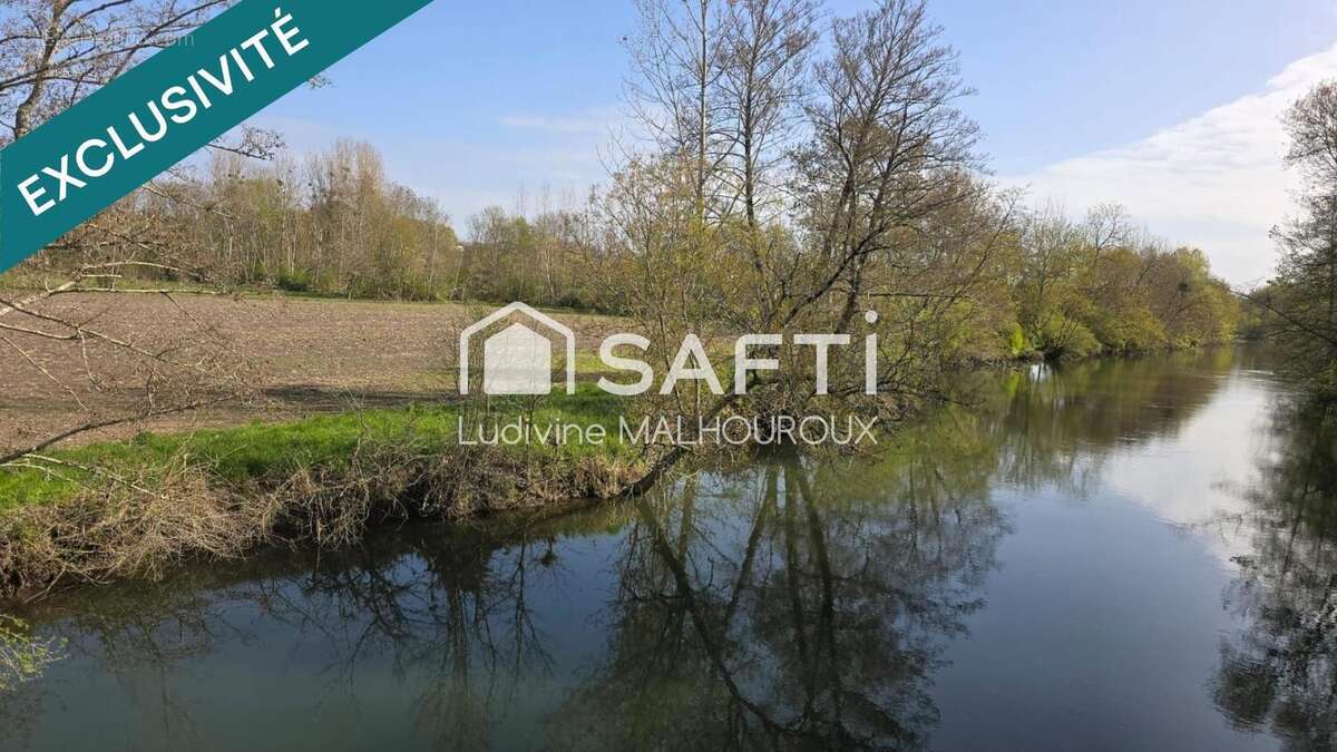 Photo 3 - Terrain à SAINT-SEVERIN